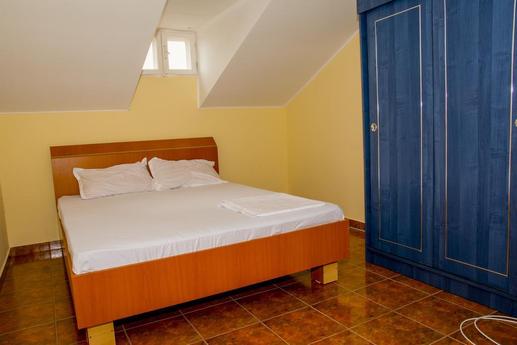 Hotel Casa Damian Două Mai Exterior foto